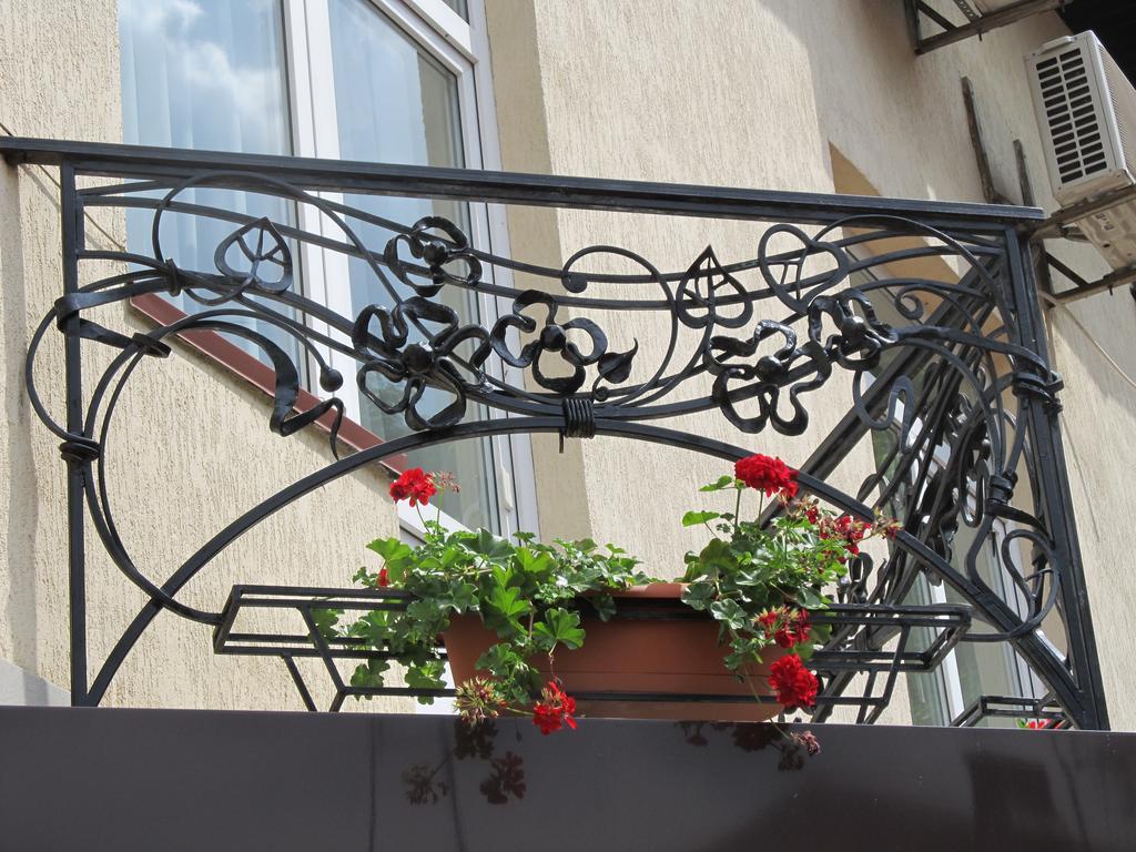 Kaiser Hotel TTchernivtsi Extérieur photo