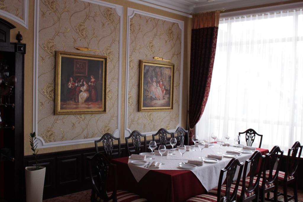 Kaiser Hotel TTchernivtsi Extérieur photo
