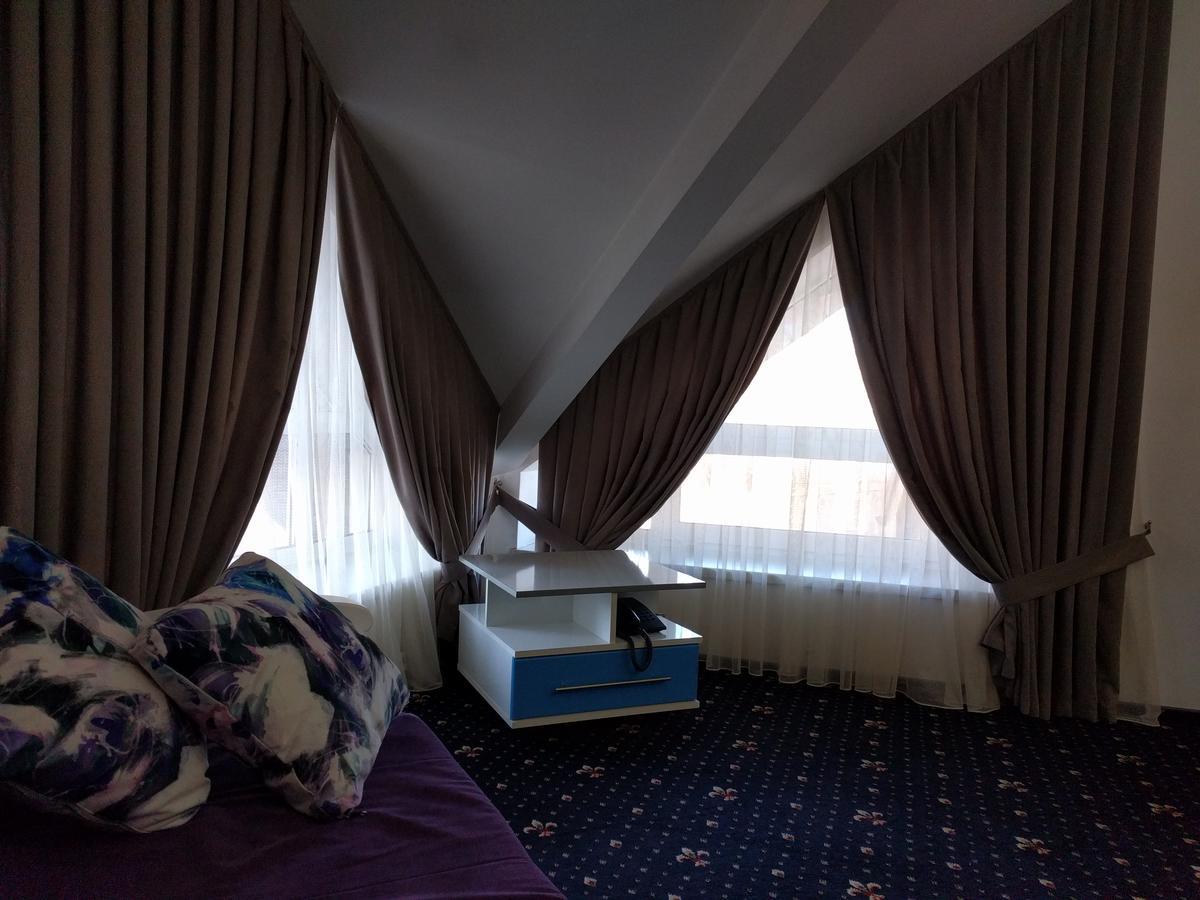 Kaiser Hotel TTchernivtsi Extérieur photo
