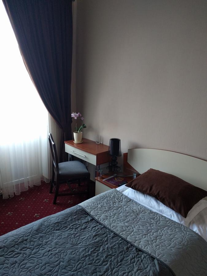Kaiser Hotel TTchernivtsi Extérieur photo